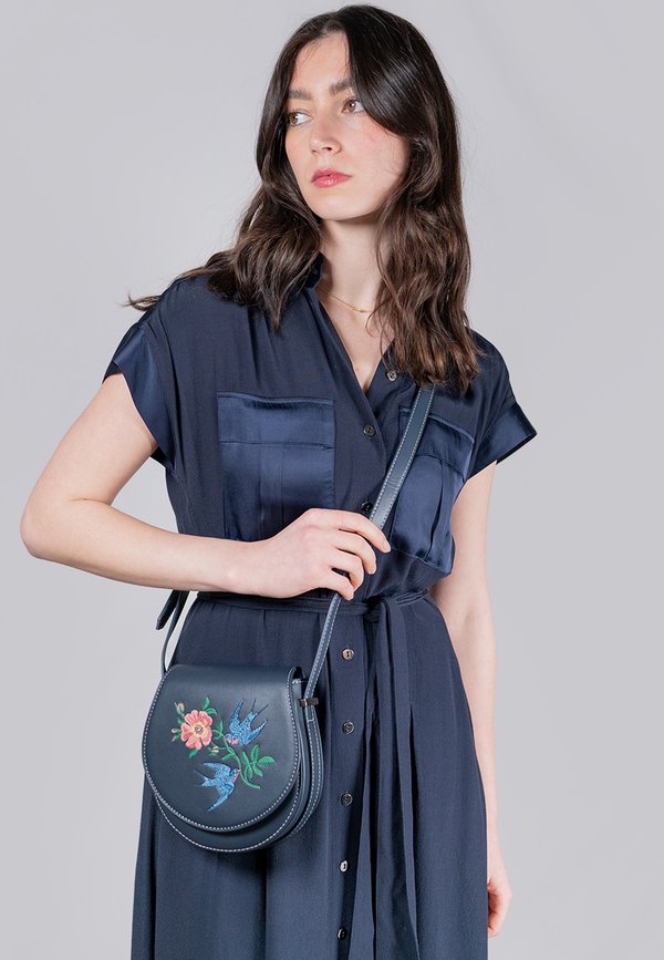 SWOOPING SWALLOWS SADDLE  - Umhängetasche