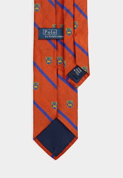 Πορτοκαλί μεταξωτή γραβάτα με μπλε διαγώνιες ρίγες, μικρές κίτρινες και πράσινες εραλδικές ασπίδες, ετικέτα Polo by Ralph Lauren και ετικέτα «Χειροποίητο στην Ιταλία».