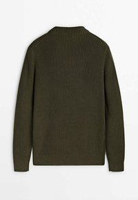 Maglione a maglia verde oliva con texture a coste, colletto rotondo e maniche lunghe. Presenta una vestibilità regolare e polsini e orlo a coste.
