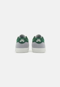 Nike SB MALOR UNISEX - Tenisice - platinum tint/fir/wolf grey/summit white