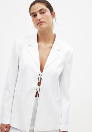 REGULAR STRUCTURED FRONT - Short coat - white