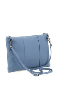 Borsa a tracolla blu in pelle con una superficie liscia, dotata di due sezioni e di una tracolla removibile. Presenta dettagli in hardware argentato.