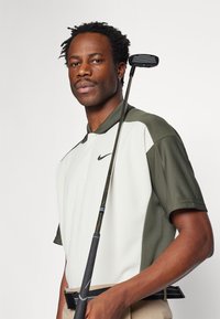 Nike Golf CLUB - Πόλο - light bone/cargo khaki/black