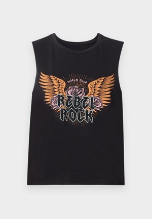 Schwarzes ärmelloses Baumwoll-T-Shirt mit mehrfarbigem Grafikdesign von Flügeln, Rosen und dem Text "REBEL ROCK". Runder Ausschnitt und lockere Passform.