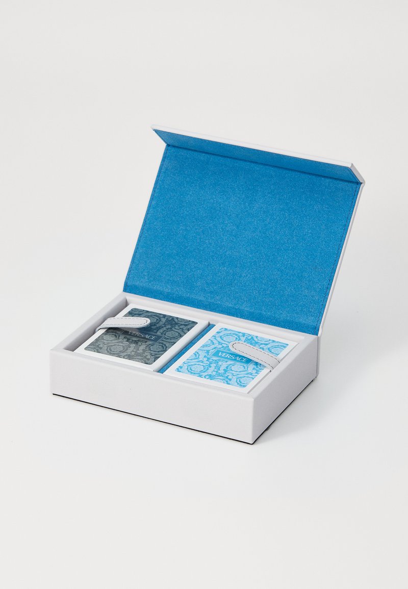Versace - PLAYING CARDS AND BOX BAROCCO - Citi aksesuāri - silver-coloured, Palielināt