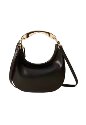 Borsa a mezzaluna in pelle nera con manico corto in metallo dorato e tracolla lunga removibile.