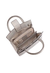 Gecodeerde grijze leren handtas met twee handvatten, een ritsvak aan de binnenkant en een georganiseerd interieur met meerdere vakken.