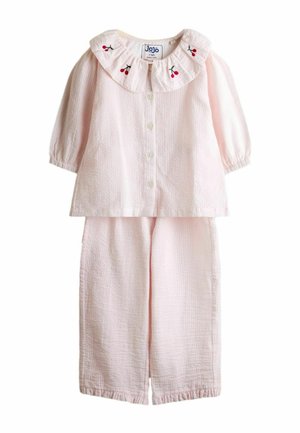 Hellrosa strukturiertes zweiteiliges Kleinkind-Outfit mit langen Ärmeln, Knopfleiste vorne, weiten Hosen und gerafftem Kragen mit Kirsch-Stickerei.