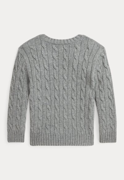 Maglione grigio a trecce con scollo rotondo, polsini e orlo a costine. La parte posteriore presenta un motivo testurizzato con cavi intrecciati.