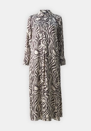 Lang skjortekjole i en creme- og mørkebrun zebra-print, der har krave, knaplukning fortil og lange ærmer. Letvægtsstof.