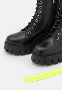 Patrizia Pepe Botines con plataforma - black