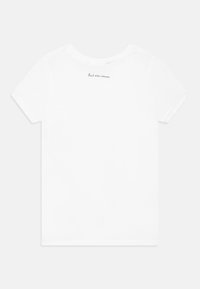 Hvid bomulds t-shirt med rund hals og kortærmer. Har sort tekst "Fait avec amour" på den øverste del af ryggen. Glat tekstur.