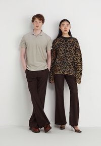 Thumbnail Image 2