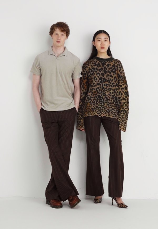 STACKED FLARE UNISEX - Trousers4