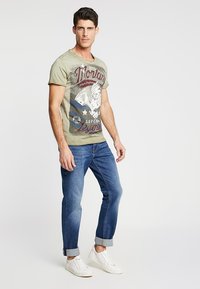 Key Largo MONTANA - Camiseta estampada - military green