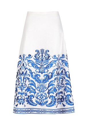 Falda blanca en línea A con intrincados patrones florales y ornamentales azules a lo largo de la mitad inferior y el dobladillo.