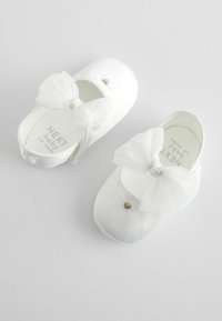 Next BOW REGULAR FIT - Riemchenballerina - white