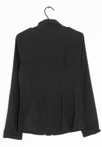 Camicia nera a maniche lunghe con colletto, caratterizzata da unDesign aderente, polsi con bottoni e spacchi sui lati. Tessuto liscio e leggero.