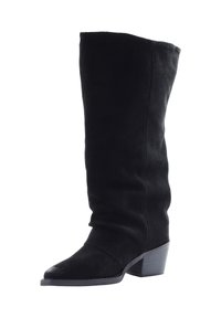 Czarne botki do kolan wykonane z miękkiego zamszu, o luźnej konstrukcji, z ostrym toe i masywnym obcasem dla stabilności.