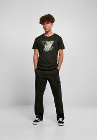 Merchcode MIAMI VICE RETRO - T-shirts med print - black