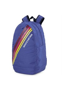 Mochila azul con un diseño elegante, presenta franjas verticales rojas, amarillas y burdeos. Está hecha de material duradero e incluye correas de hombro ajustables.