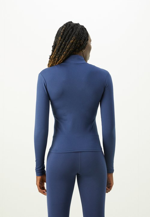 Nike One entallada — photo 4