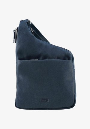 Navyblaue Schultertasche mit diagonalem Design, aus hochwertigem, strapazierfähigem Stoff gefertigt, mit einem Hauptfach mit Reißverschluss und einer Vordertasche. JOST-Logo sichtbar.