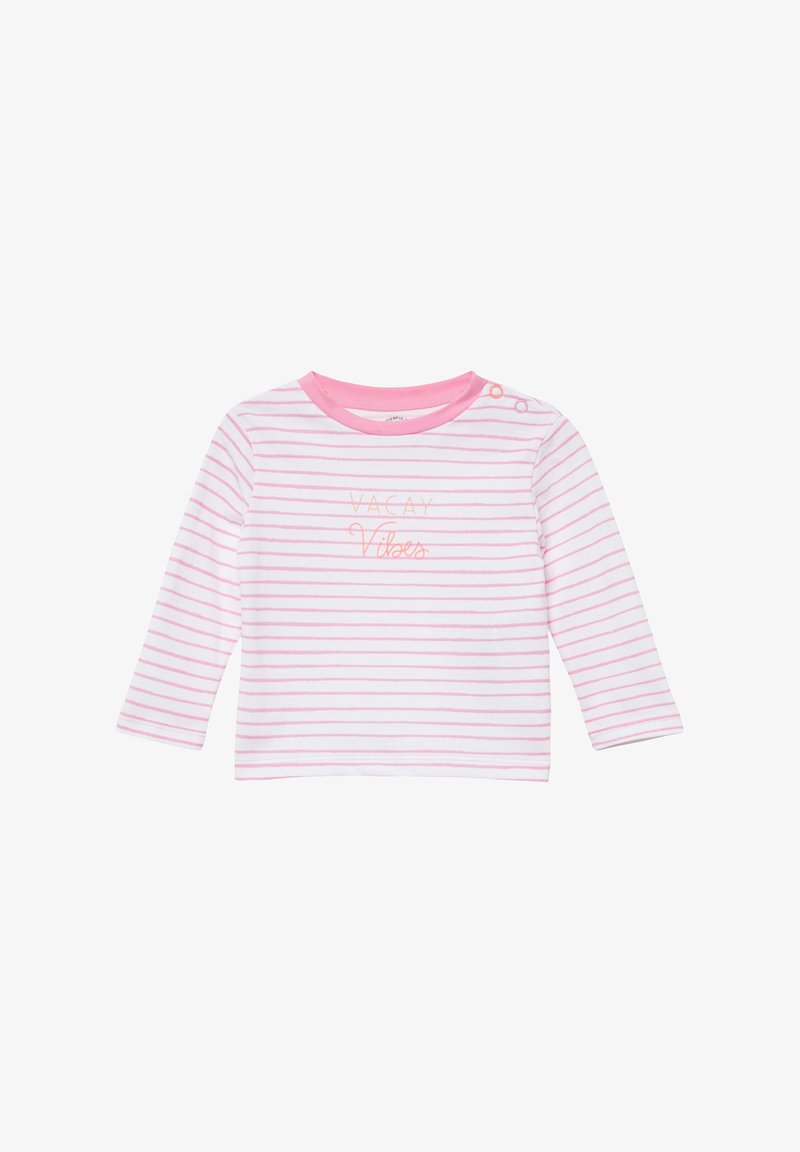 Langärmliges Shirt in Weiß mit pinken Streifen, das den Text "VACAY Vibes" in Gold trägt. Hellrosa Rundhalskragen mit Druckknöpfen.