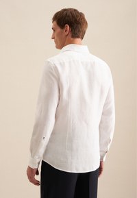 Seidensticker SHAPED - Zakelijk overhemd - white