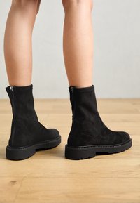 Kennel + Schmenger Botines con plataforma - black
