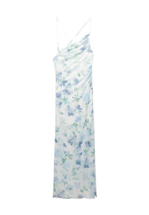 Robe slip florale avec des bretelles fines ; présente un tissu doux et transparent dans des teintes de bleu et de vert pastel. Design drapé avec une silhouette fluide.