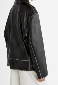Stradivarius Imiteret læderjakke - black