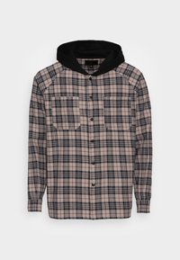 Camicia a quadri con cappuccio nero; presenta un motivo a quadri in crema, blu navy e rosa, due tasche sul petto e chiusura anteriore con bottoni.