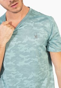 Spyder CAMOUFLAGE - Sports T-shirts - green