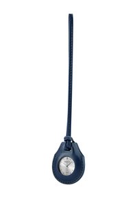 Orologio da tasca in pelle blu con quadrante rotondo argentato, dotato di indici delle ore neri e di un cinturino lungo e sottile per appenderlo.