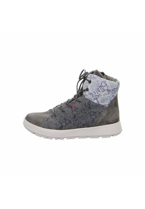 Zapato alto con cordones con paneles de tela floral en gris oscuro y lavanda claro y suela de goma blanca estriada.