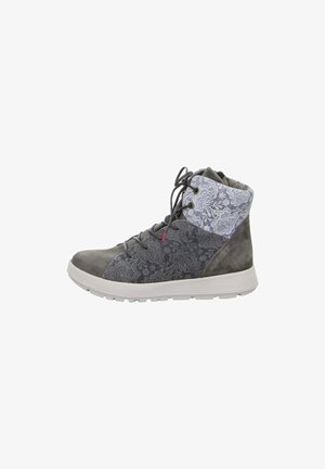 Zapato alto con cordones con paneles de tela floral en gris oscuro y lavanda claro y suela de goma blanca estriada.
