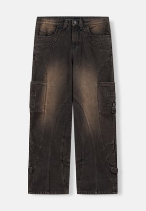 Cargo-Hosen aus dunkelgrauem Denim mit einem verblassten Finish, weitem Bein, seitlichen Taschen und einzigartigen Nahtmustern. Metallknopfverschluss.
