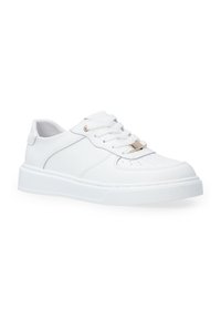 Weiße sportive Sneakers aus glattem Synthetikmaterial. Mit runder Spitze, durchbrochenen Akzenten, flachen Schnürsenkeln und einer strukturierten Gummisohle.