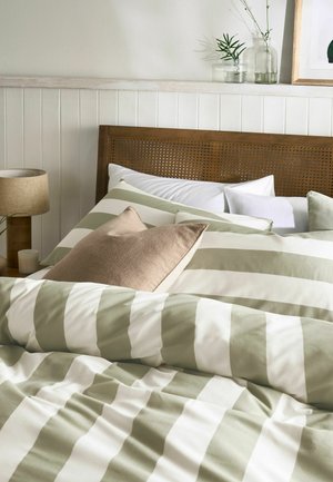 Next, REVERSIBLE DUVET COVER AND PILLOWCASE SET UNISEX - Sengetøj - green white wide stripe