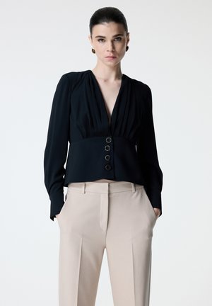adL, Blouse