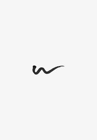 Eyeliner noir avec une ligne fluide et ondulée sur un fond blanc, mettant en valeur une texture lisse et une pointe d'applicateur précise.