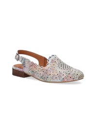 Slingback-Schuh mit Ausschnitten im Blumenmuster, mehrfarbigen Designs, beiger Fütterung, niedrigem braunem Absatz und detaillierter Kantenverzierung.