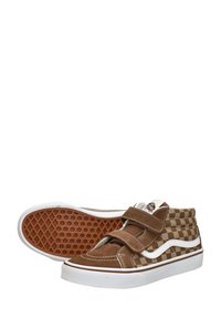 Bruine suède hoge sneakers met een dambordpatroon, witte accenten, klittenbandsluiting en een gestructureerde rubberen zool.