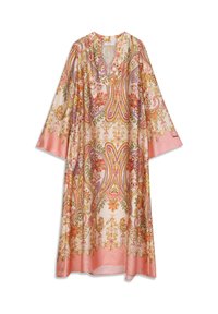 Robe longue en soie avec un motif cachemire rose et crème, dotée d'un col en V et de manches larges. Texture lisse avec des détails élégants.
