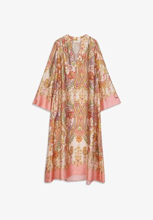 Dlhé hodvábne šaty s ružovo-krémovým vzorom paisley, so V-výstrihom a širokými rukávmi. Hladká textúra s elegantnými detailmi.