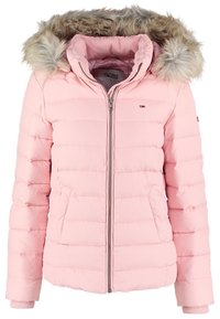 Polstret pink vinterjakke med en hætte foret med faux fur, frontlås med lynlås, to sidelommer og ribbede manchetter for varme.