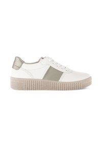 Witte sneaker met een zilveren accent op de hak en een grijze zijstreep. Gehanteerd, geribbeld zool voor extra grip en comfort.