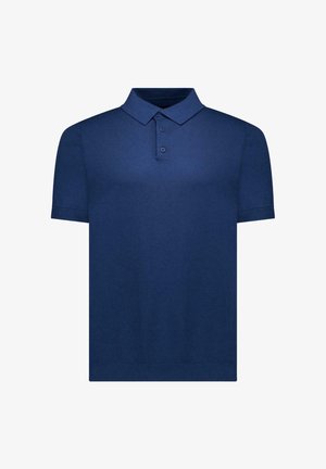 Marineblauw poloshirt met korte mouwen, drie knopen en een klassieke kraag, plat gelegd op een witte achtergrond.