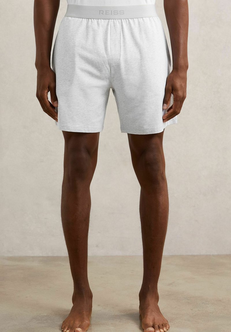 Szare bawełniane szorty o miękkiej fakturze, z elastycznym paskiem z napisem "REISS", o prostym fasonie i długości do kolan.